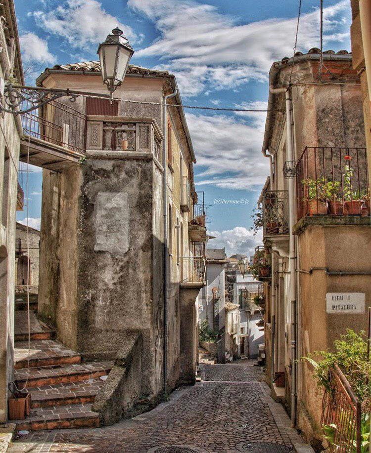 "Centro storico Girifalco Catanzaro Calabria turismo delle radici italiane
